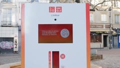 UNIQLO và ý tưởng đổi một cái ôm, lấy một phần quà